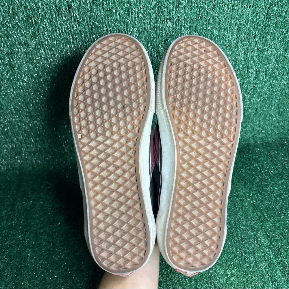 Vans Classic Slip-On Shoes Mens‎ Size 12 Maroon Suede Skate Sneakers Low Top